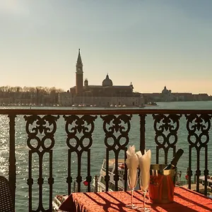 A Tribute To Music Residenza Venecia